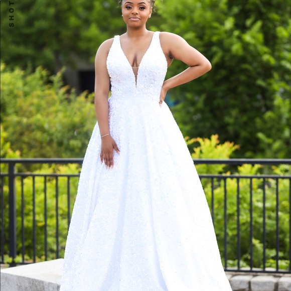 Elegant Prom Dress, Worn Once - Picture 4 of 4